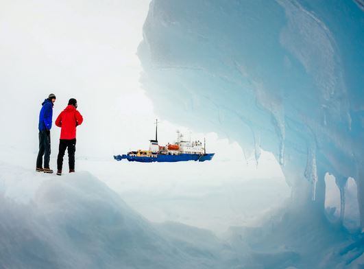 Antarctic-trapped-warming-ship